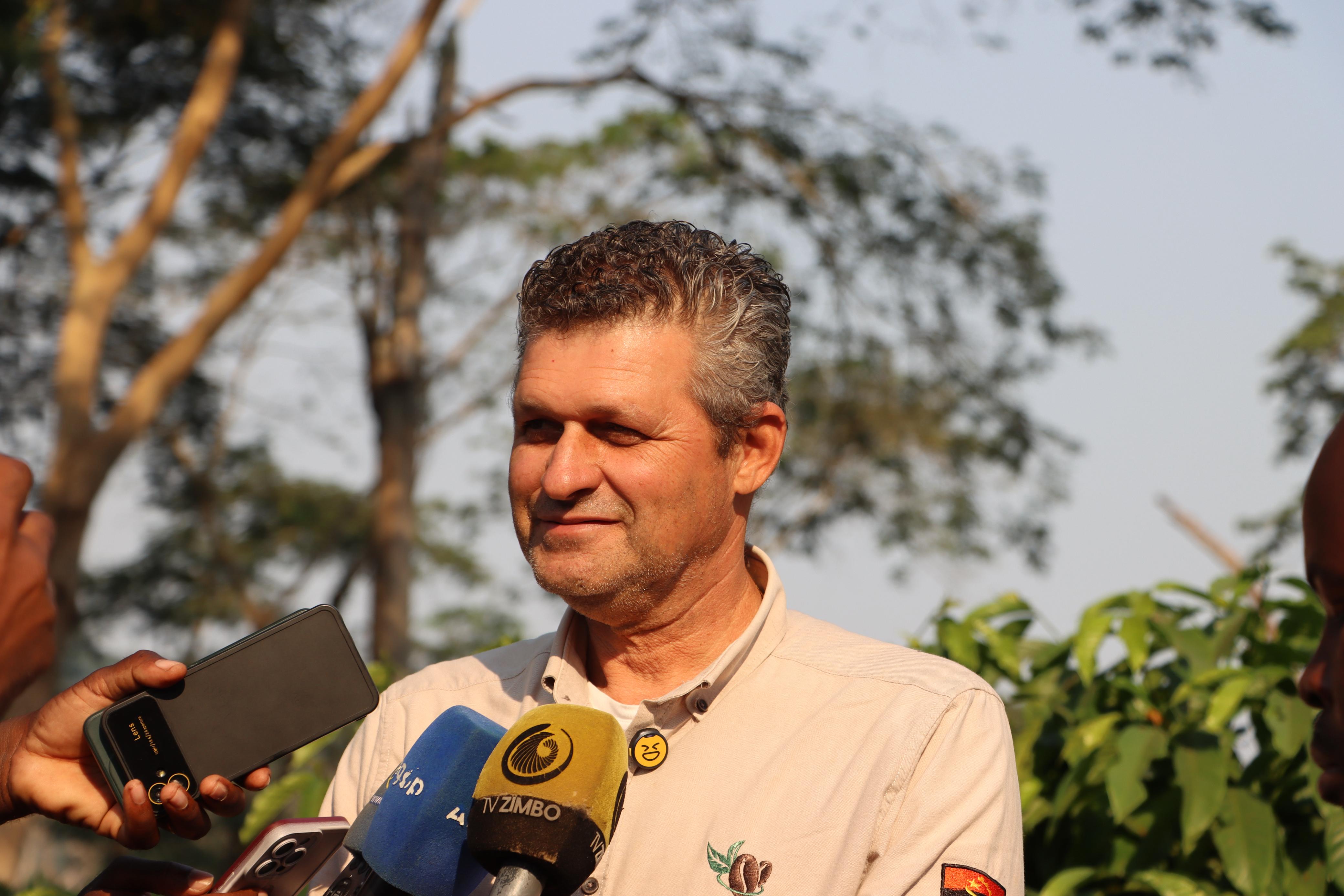 Fazenda com garantias públicas planta um milhão de mudas de café no Golungo-Alto 